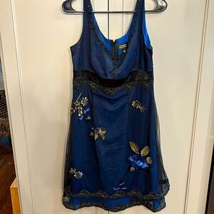 Adrianna Papell beautiful 100% silk floral dress